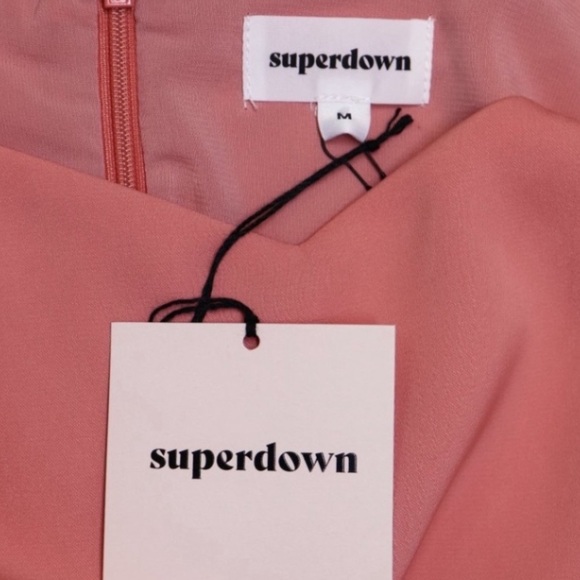 Superdown Khloe Ruffle
(NWT
(NWT
Sleeve Mini Dress
Sz M - Picture 3 of 5